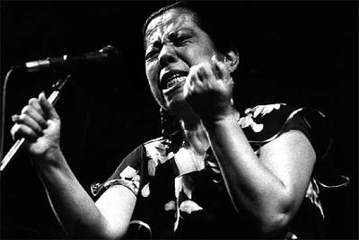 Fernanda de Utrera, durante una de sus actuaciones, en 1984. 