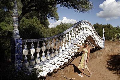 'Bridge' (2006), puente de cerámica de la escultora china Shen Yuan.