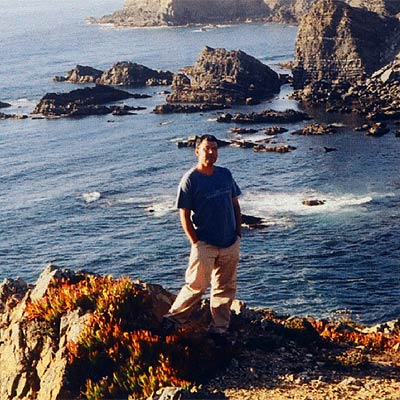 El autor, en las inmediaciones de  Praia  Amália, en Portugal.