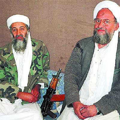Osama Bin Laden, con su lugarteniente, Ayman al Zawahiri, en una foto tomada en la clandestinidad en 2001.