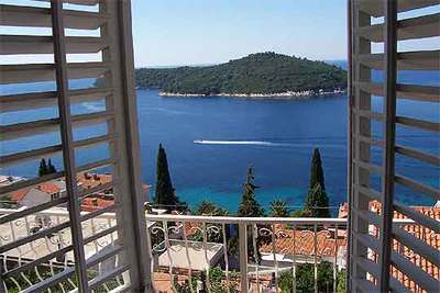 Una habitación con vistas