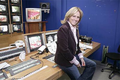 Mercedes Milá, en la sala de control de  Gran Hermano. 