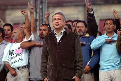 El candidato izquierdista, Andrés Manuel López Obrador, en la plaza del Zócalo de México.