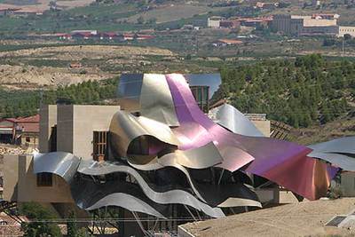 La Rioja alavesa estrena el hotel diseñado por Frank Gehry