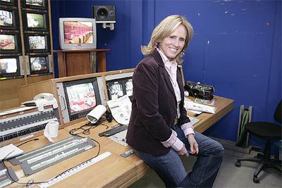 Mercedes Milá, en la sala de control de  Gran Hermano. 