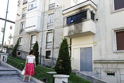 Fachada de la subdelegación del Gobierno en Vitoria, atacada de madrugada.