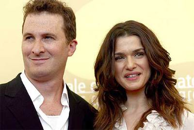 El director estadounidense Darren Aronofsky y la actriz británica Rachel Weisz, en la Mostra de Venecia.