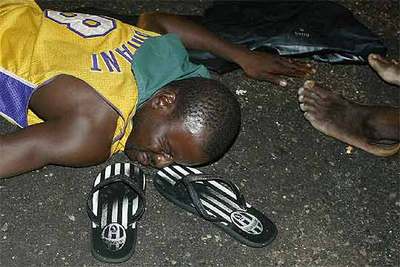 DERROTADOS AL LLEGAR