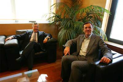 El rector Francisco Tomás recibió ayer al secretario general del PSPV en la Universitat.