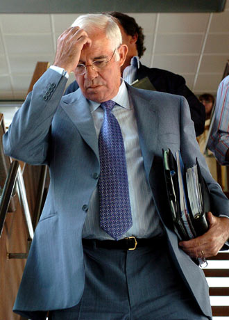 Luis Aragonés, tras una reunión en la federación.