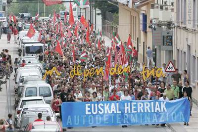 UN DIRIGENTE 'ABERTZALE' INTERVIENE EN LA MANIFESTACIÓN EN ALSASUA