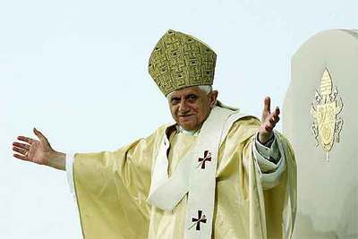 El papa Benedicto XVI, ayer durante una misa en la ciudad bávara de Ratisbona.