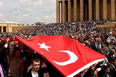 Manifestación contra el atentado islamista que mató en mayo a un juez del Tribunal Supremo de Ankara.