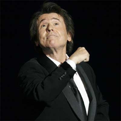 Raphael, durante su actuación el lunes en Madrid con su espectáculo  Cerca de ti.  