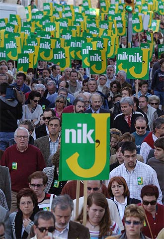 Manifestación de solidaridad con la familia de Jokin el 30 de octubre de 2004.