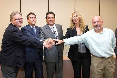 De izquierda a derecha, Javier Rosaleny (CC OO), Luis Navarrete (San Fernando) Antonio Pulido (El Monte), Olvido Aguilera (UGT) y José Emilio Gallardo (CGT).
