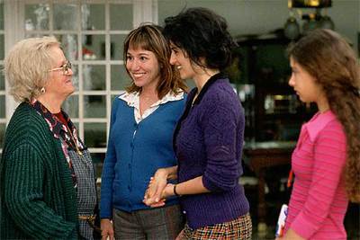 De izquierda a derecha, Chus Lampreave, Lola Dueñas, Penélope Cruz y Yohana Cobo, en una imagen de  Volver. 