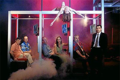 Juan Echanove (al centro), junto a los actores de 'Plataforma', dirigidos por Calixto Bieito.