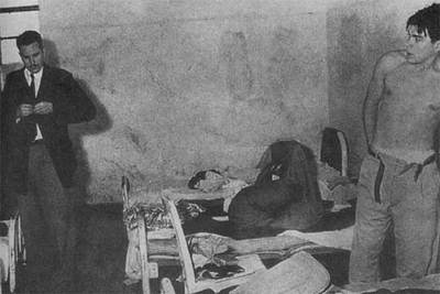 Fidel Castro (a la izquierda) y Ernesto  Che    Guevara, en la celda que compartieron en la cárcel tras ser detenidos en 1956 por la policía mexicana (Oficina de Asuntos Históricos del Consejo de Estado cubano).