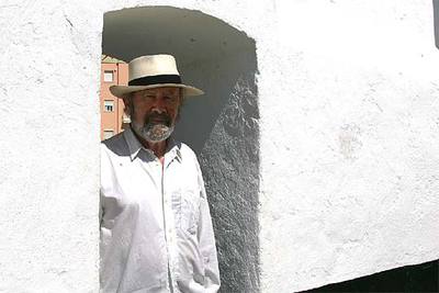 José Manuel Caballero Bonald, retratado en La Caleta (Cádiz) el julio pasado.