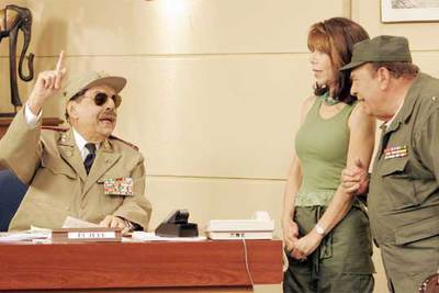 Escena de  La oficina del jefe,  emisión de la cadena TV Martí, con sede en Miami.