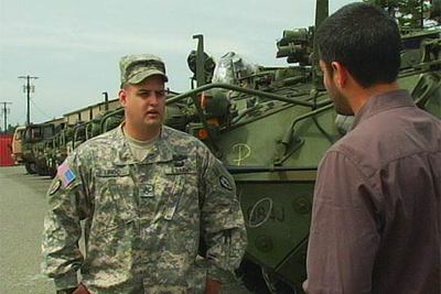 El sargento Adam Lingo, a la izquierda, en el documental  Irak al descubierto. 