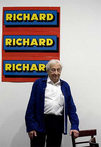 Lanfranco Bombelli, ante una obra de Richard Hamilton.