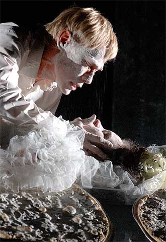 Una escena de 'Romeo y Julieta', dirigida por Oskaras Korsunovas.