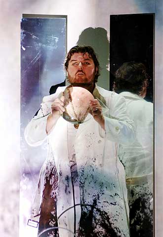 El barítono Ashley Holland, en un ensayo de  'Calígula'.