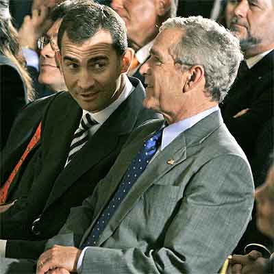 El Príncipe y George W. Bush, ayer en Washington.