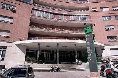 Fachada principal del hospital de La Concepción, de la Fundación Jiménez Díaz.