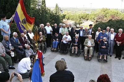 Los brigadistas internacionales, ayer durante su visita a la Ciudad Universitaria de Madrid.