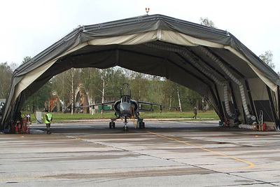 Uno de los cuatro cazabombarderos Mirage F-1 que utiliza el contingente español para vigilar el espacio aéreo de las repúblicas bálticas.