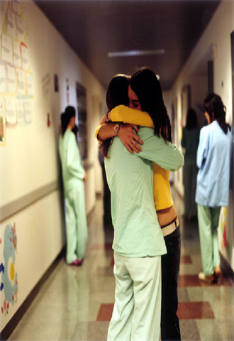 La estancia media es de 40 días, de modo que surgen intensos lazos de amistad y solidaridad.