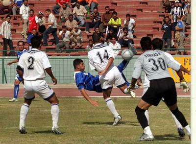 Partido en el estadio Shaab entre el equipo de las Fuerzas Aéreas y el Al Zawra.