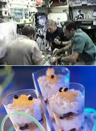 Los astronautas degustan el menú Ducasse. Abajo, uno de los platos, pudin de arroz con frutas confitadas.