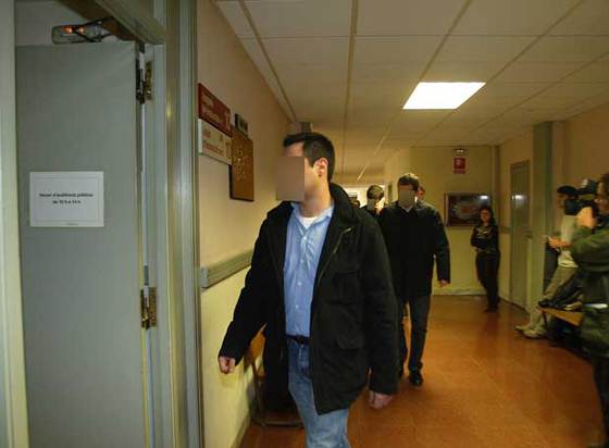 Cinco 'mossos' niegan el presunto maltrato a un detenido