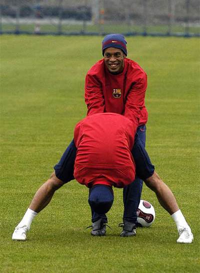 Ronaldinho, durante el entrenamiento de ayer en Japón.