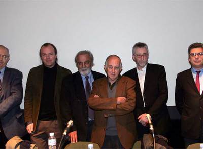 Juan Goytisolo (delante en el centro), con algunos participantes en el seminario  Los intelectuales franceses y europeos y la Guerra Civil española. 