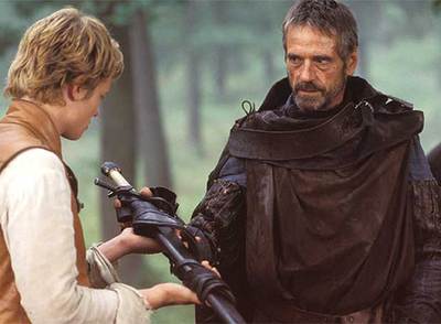Edward Speleers y Jeremy Irons, en  Eragon. 