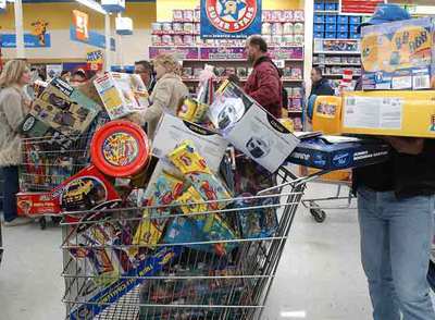 Compra de juguetes en una tienda de la multinacional Toys 