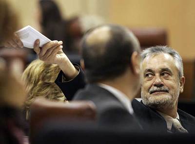 El consejero de Economía, José Antonio Griñán, ayer en el Parlamento.