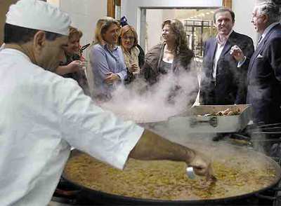 Pla pide destinar a los desfavorecidos el gasto en propaganda