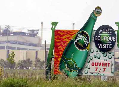 Una imagen de Vergèze, con la fábrica de Perrier en primer término.