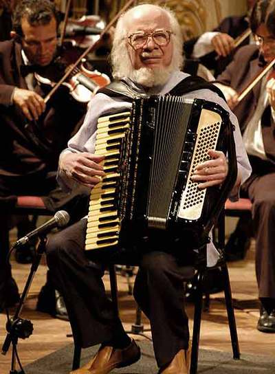 Severino Dias de Oliveira,  Sivuca. 