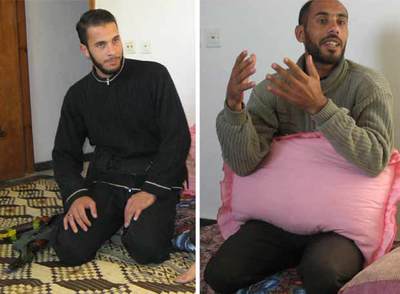 Husamaldín Abed Salim (izquierda) y su hermano Saedaldín, en la casa de éste último en Beit Lahia, en Gaza.