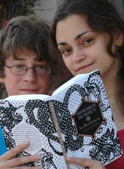 Laura Gallego (Valencia, 1977) ha ganado dos veces el Premio Barco de Vapor por 'Finis Mundi' (1998) y 'La leyenda del Rey Errante' (2002).