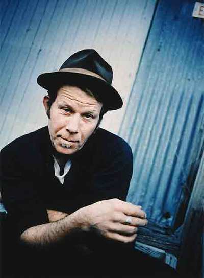 Tom Waits ha publicado un brillante triple álbum titulado  Orphans. 