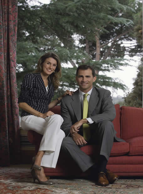 El heredero de la corona y su esposa posaron juntos para un medio de comunicación. Fue para EPS.