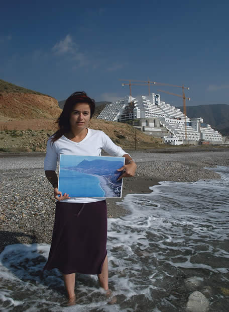 Su lucha logró que el Gobierno y la Junta de Andalucia anunciasen la expropiación del terreno del macrohotel de El Algarrobico, en Carboneras (Almería).